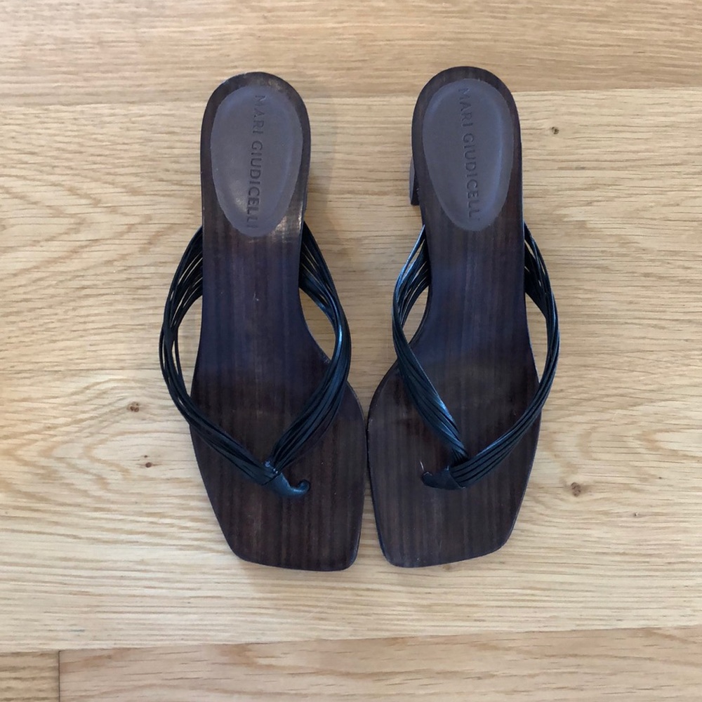 Mari Giudicelli Black  thong heel sandal size 37